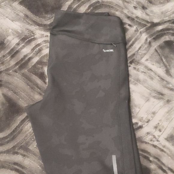 Adidas climacool running, black subdued camo print leggings, size small. - Picture 4 of 6